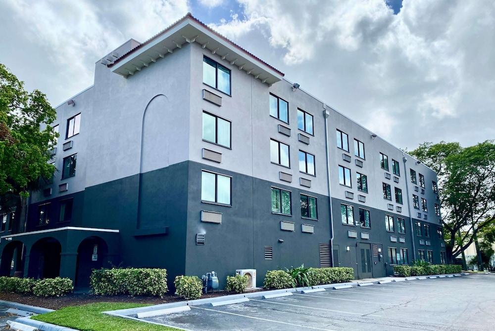 La Quinta Inn & Suites by Wyndham Ft Lauderdale Cypress Cr photo 16