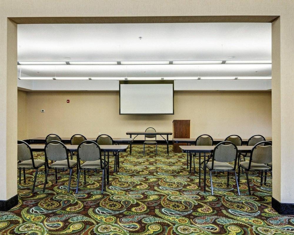 Comfort Suites near Hot Springs Park photo 42