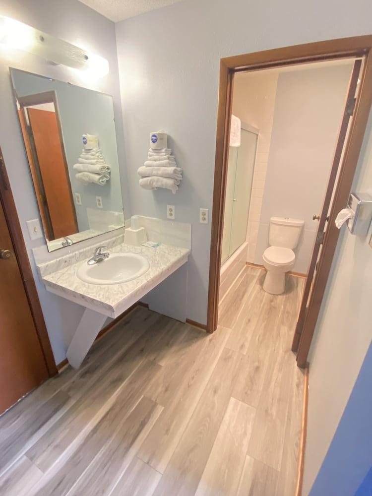 Economy Inn Motel photo 9