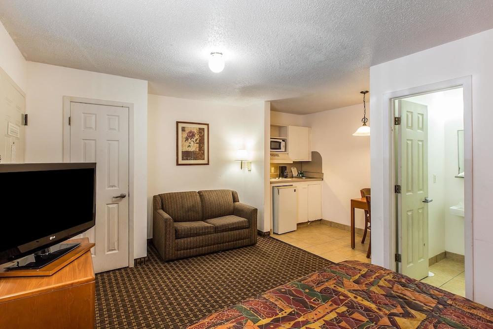 Suburban Studios Abercorn photo 25