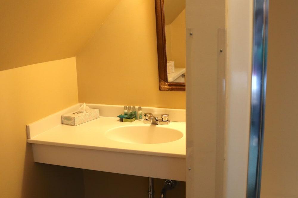 Inn on Mackinac photo 35