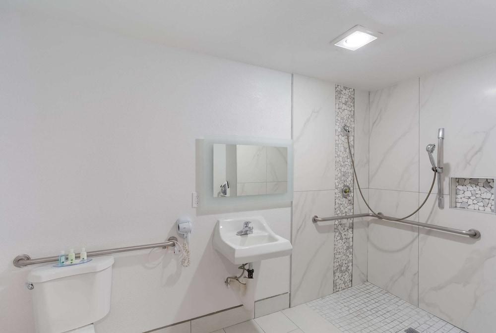 Quality Inn Redding near I-5 photo 23