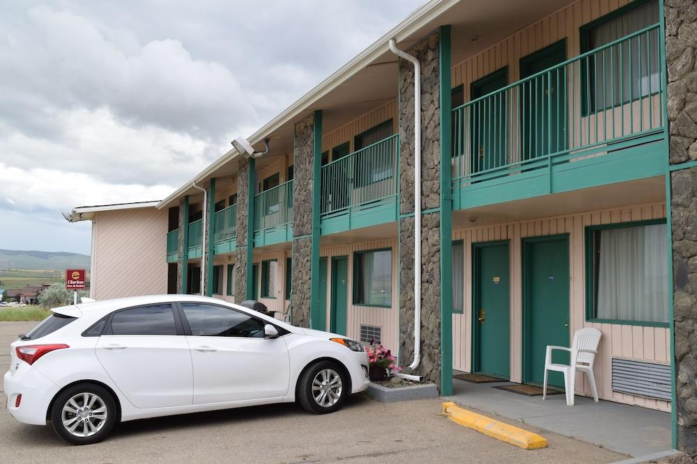 Travelers Inn & Suites photo 24