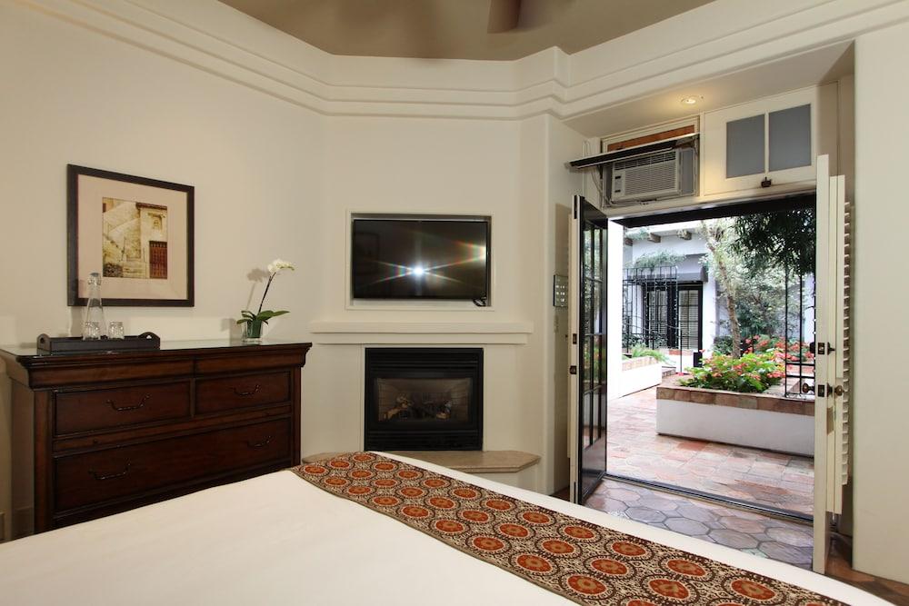 Cypress Inn photo 43