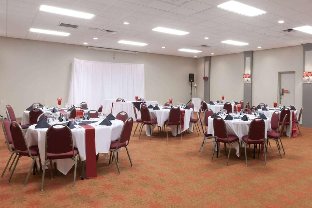 Ramada by Wyndham New Iberia photo 20