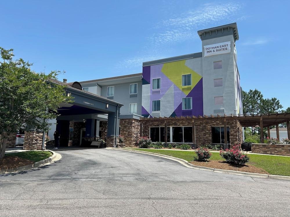 Spark by Hilton Dothan photo 1