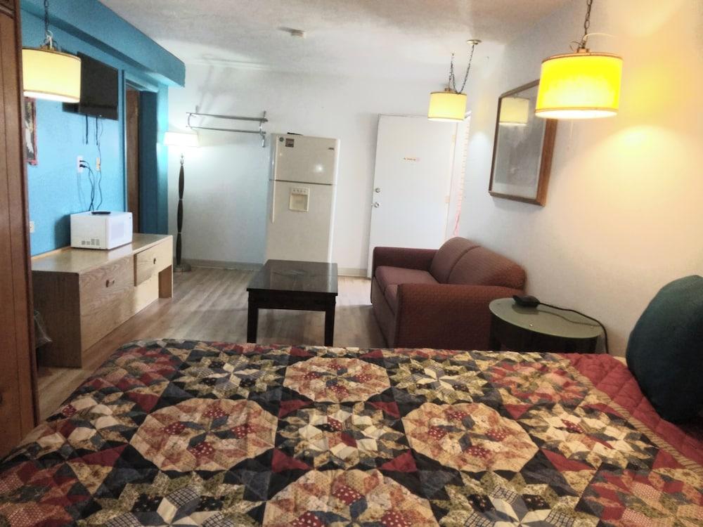 Capri Motel photo 38