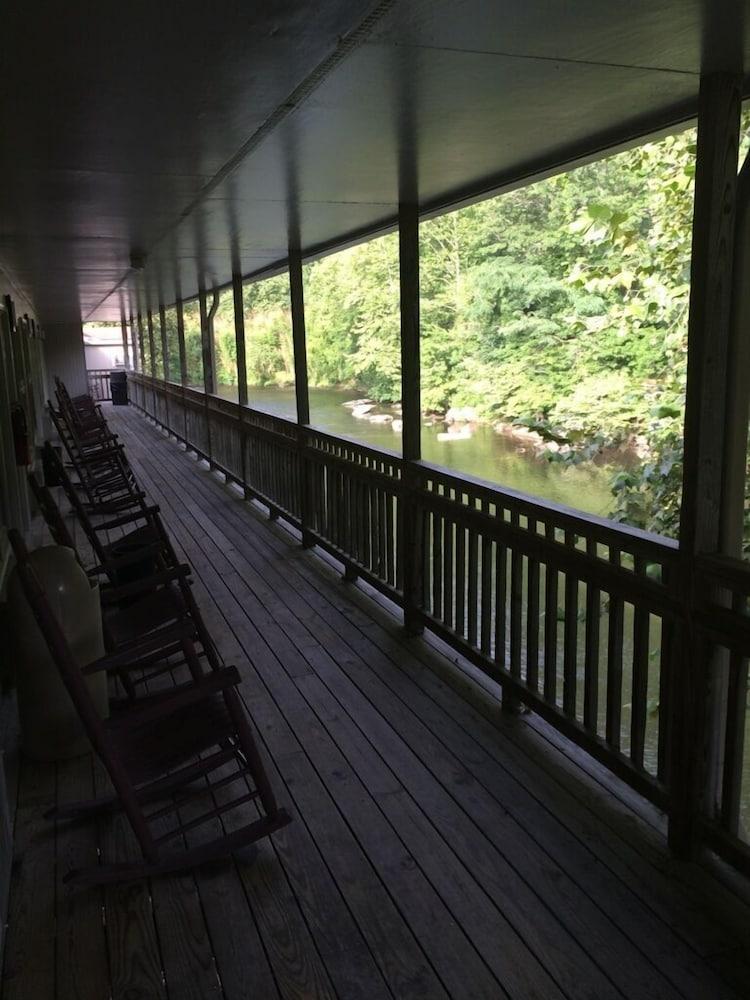 Drama Inn photo 3