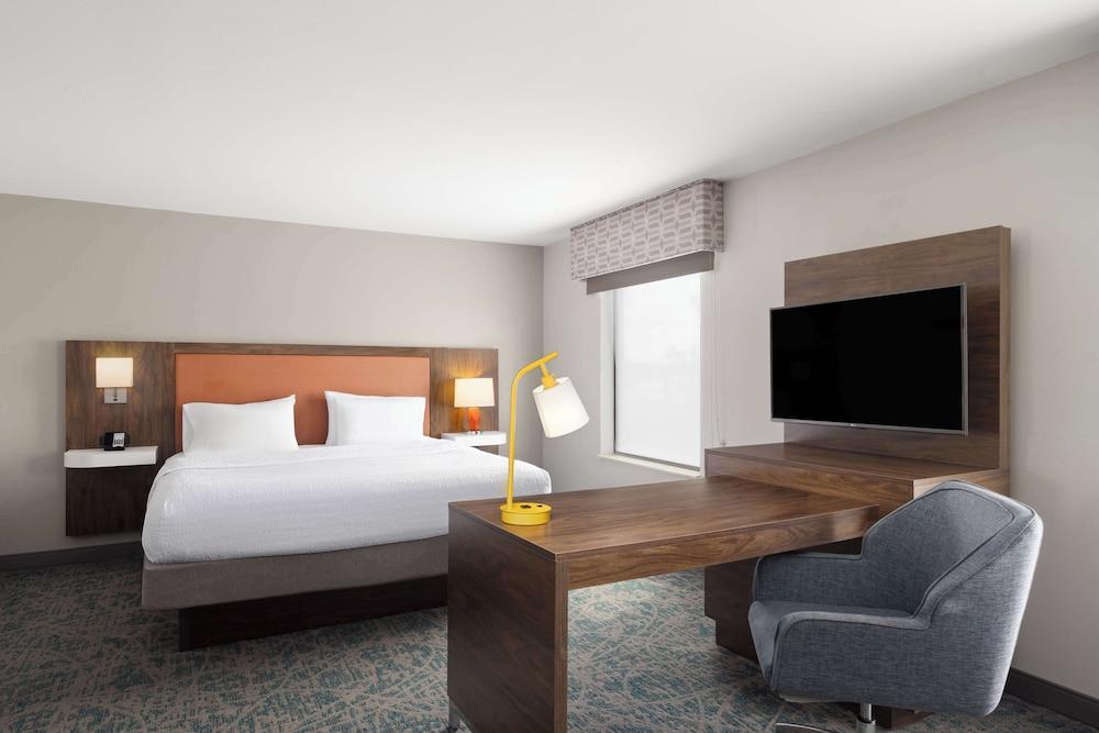 Hampton Inn & Suites Savannah-Airport photo 14