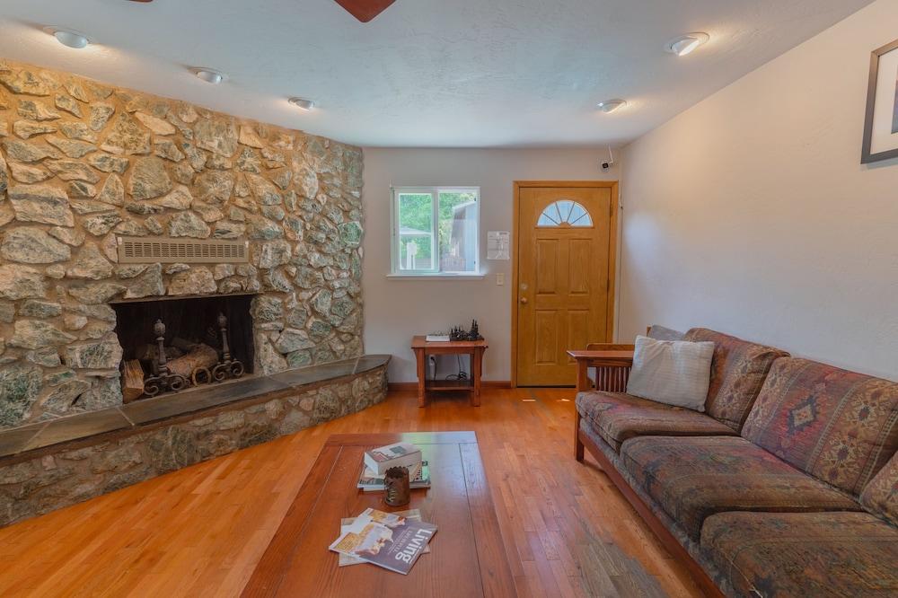 Mariposa Lodge photo 7