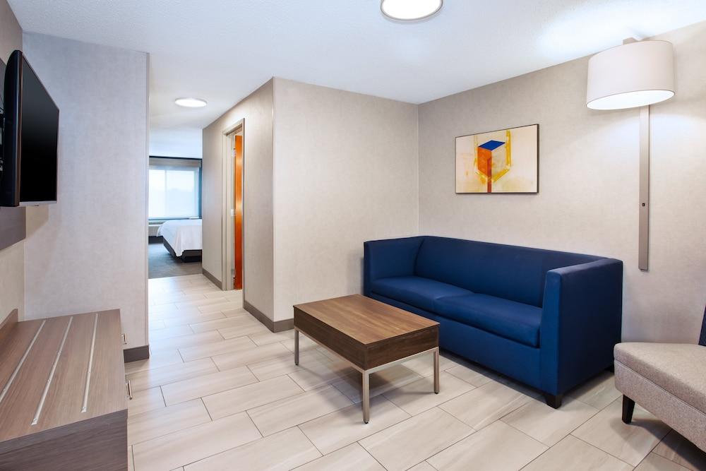 Holiday Inn Express Hotel & Suites Belleville by IHG photo 24