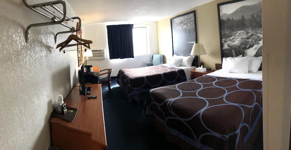 Super 8 by Wyndham Montgomery Maybrook photo 5