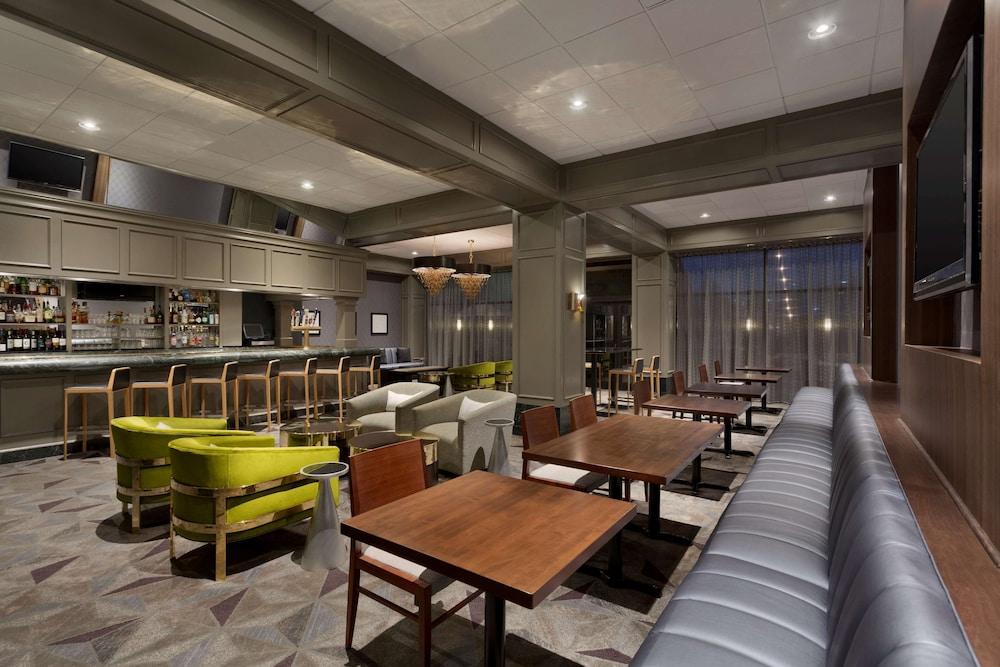 Hilton Chicago/Oak Brook Suites photo 28