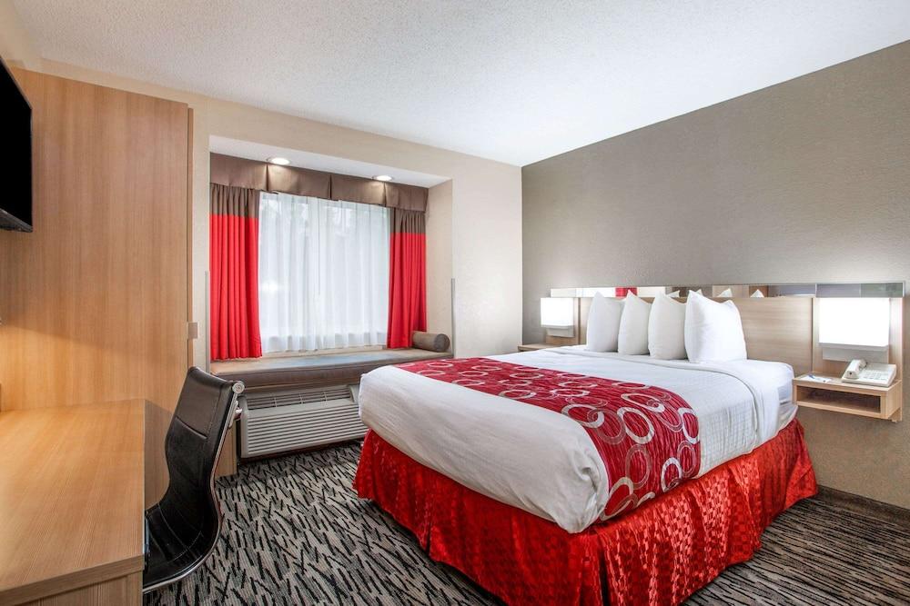 Microtel Inn & Suites by Wyndham Charleston WV photo 16
