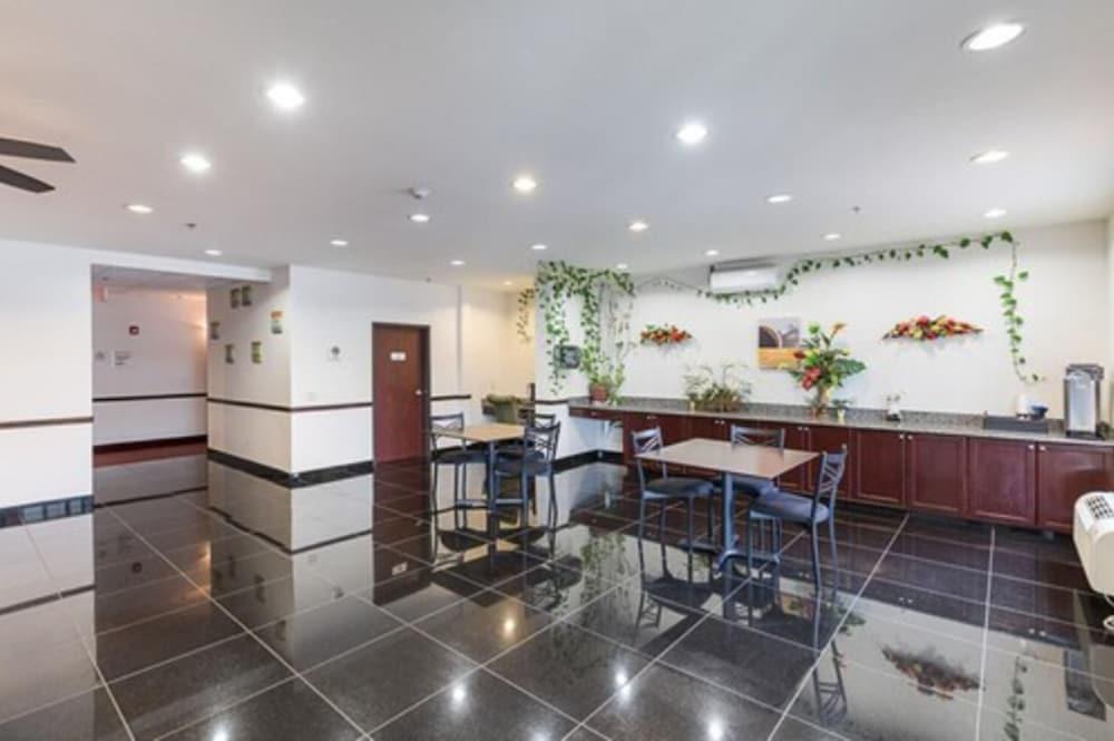 Budget Inn and Suites photo 29