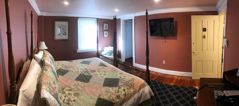 Stottsville Inn photo 10