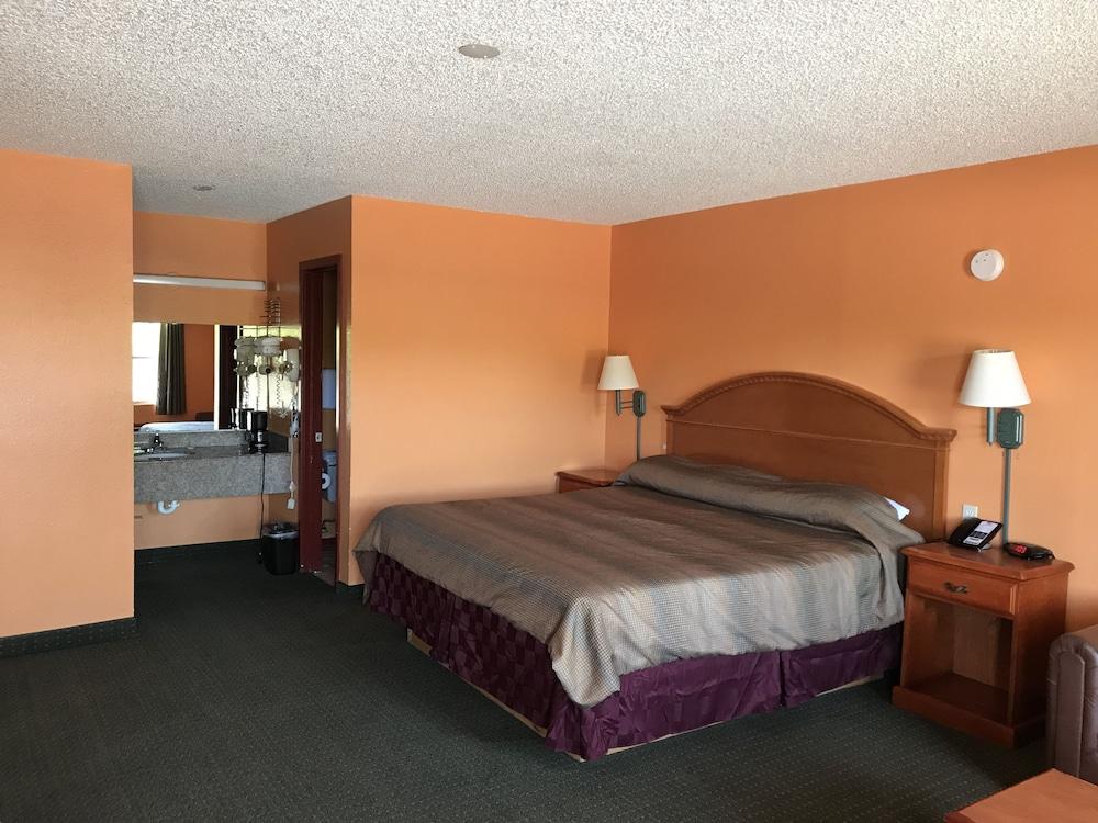 American Inn Cleburne photo 11