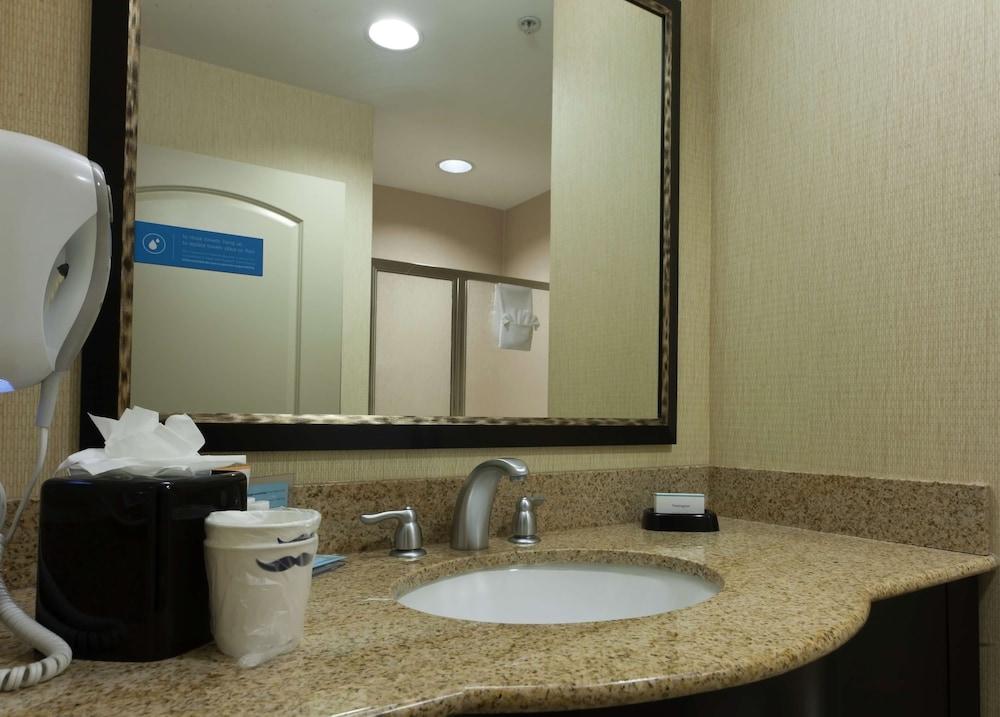 Hampton Inn North Brunswick / New Brunswick photo 11
