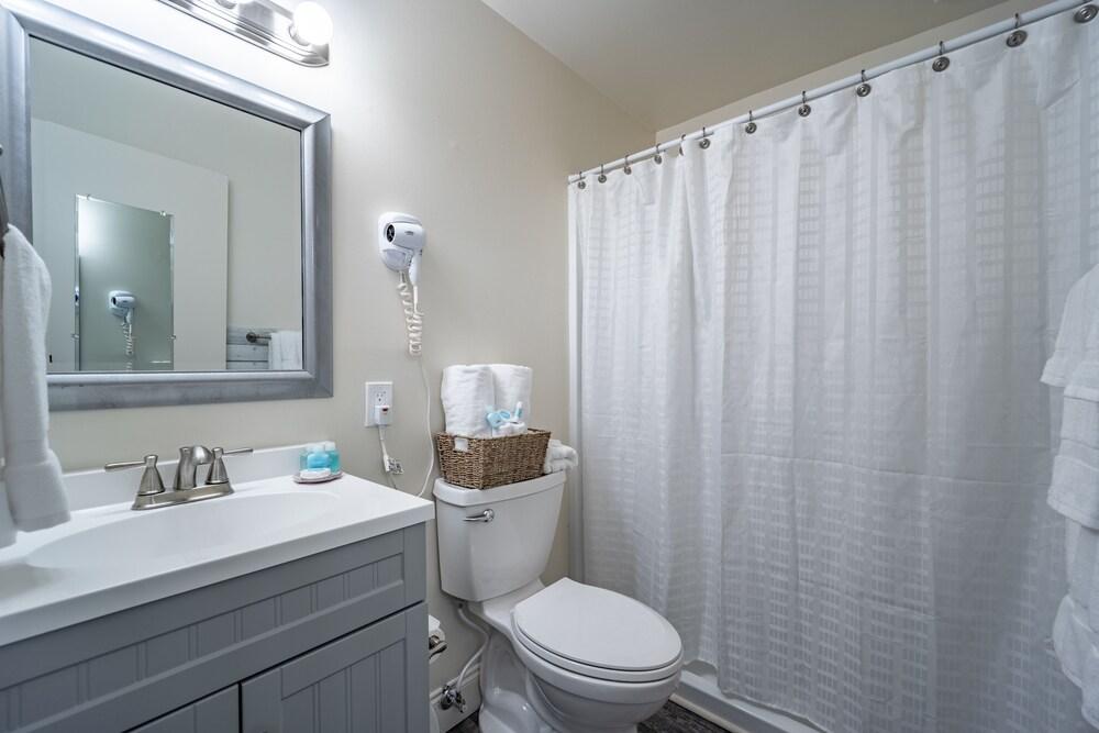 Ocean Glass Inn photo 56