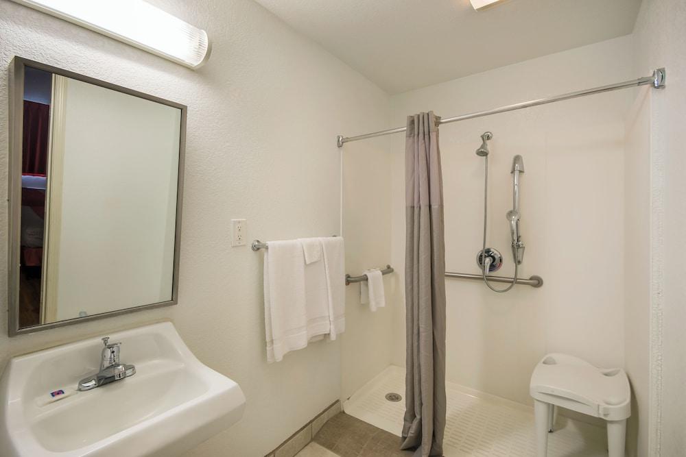 Americas Best Value Inn & Suites Humble photo 15