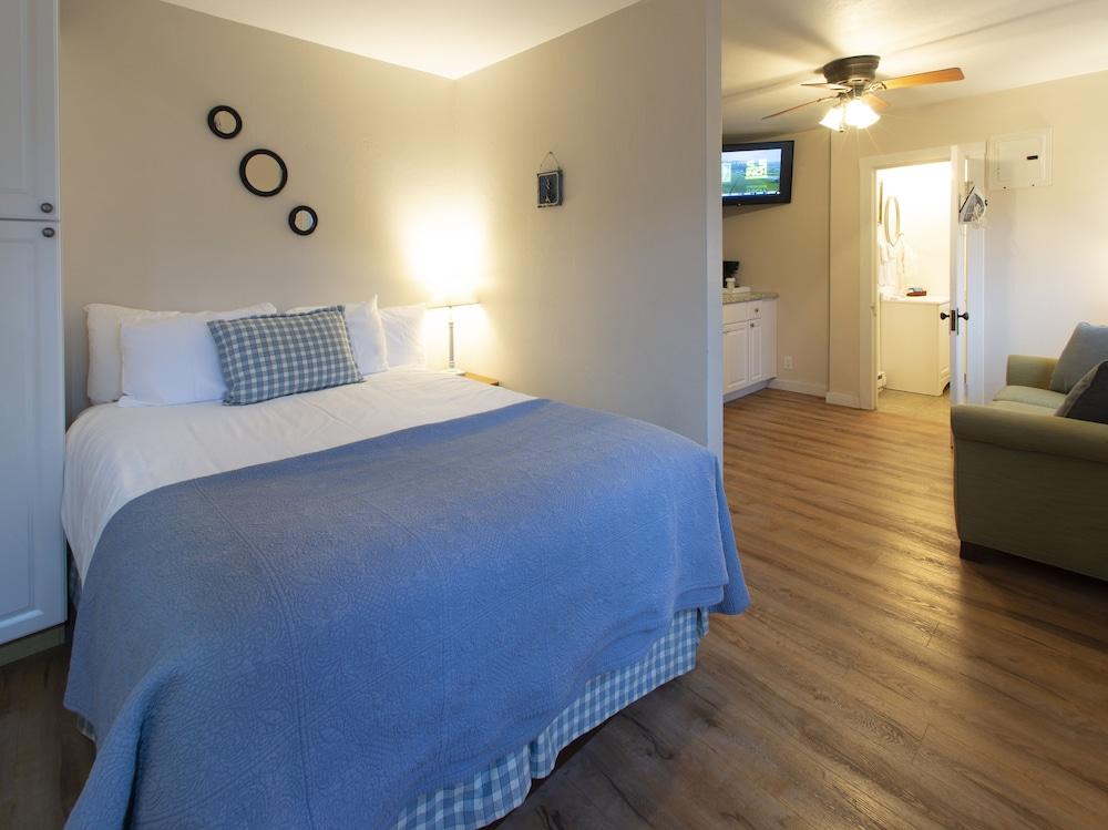 Edgewater Resort photo 35