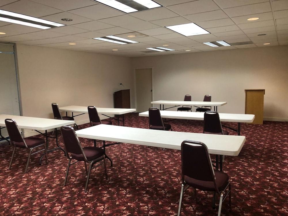 Way Inn and Conference Center photo 1