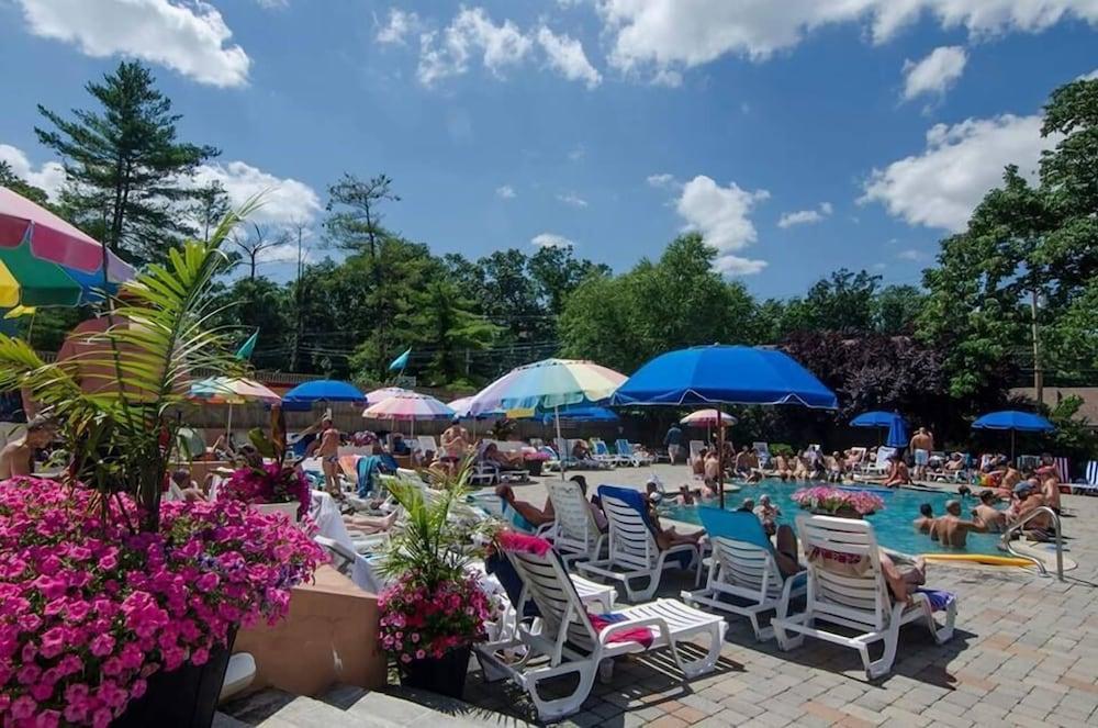 The Raven Resort photo 2