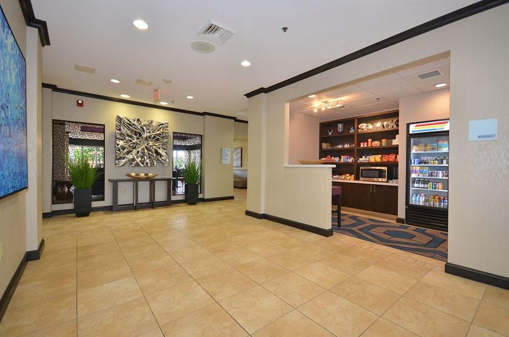 Holiday Inn Express & Suites Farmington by IHG photo 28
