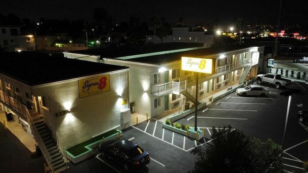 Super 8 by Wyndham Oceanside Downtown photo 93