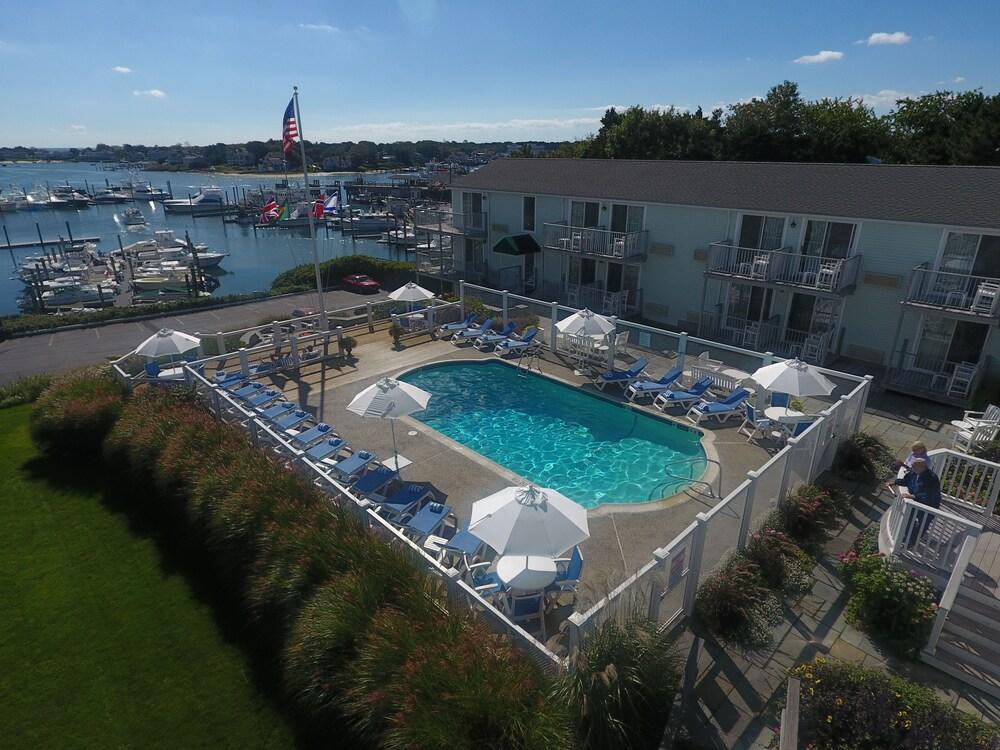 Anchor In Distinctive Waterfront Lodging photo 7