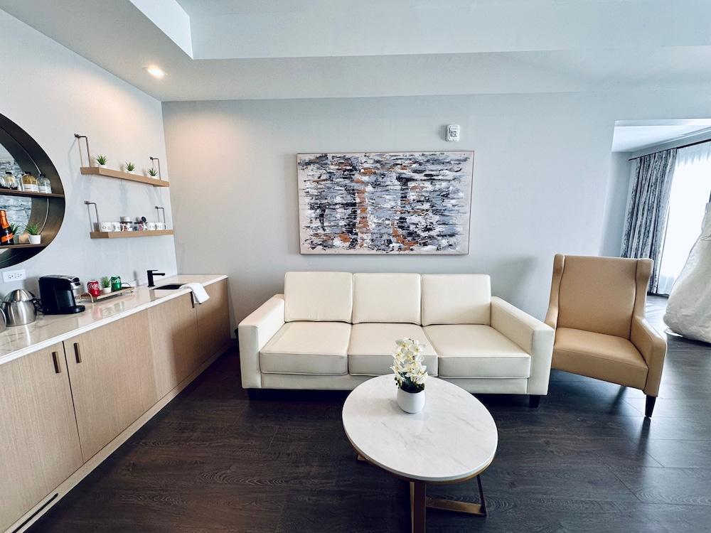 Chez Hotel Arlington Heights photo 18