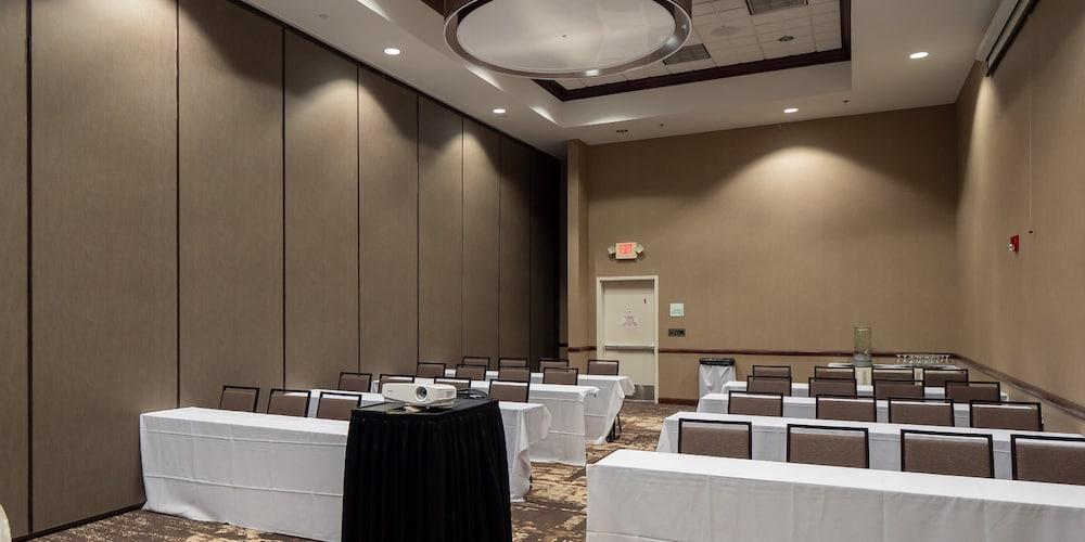 Holiday Inn & Conference Center Marshfield by IHG photo 41