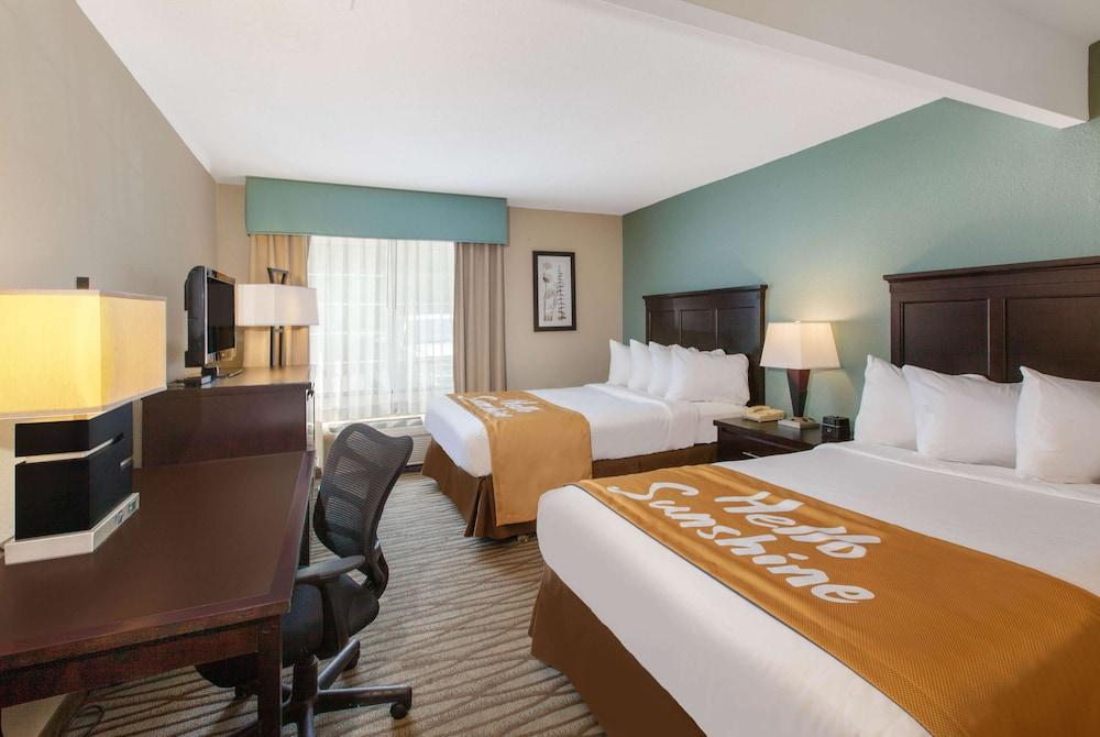 Days Inn by Wyndham Petoskey photo 14