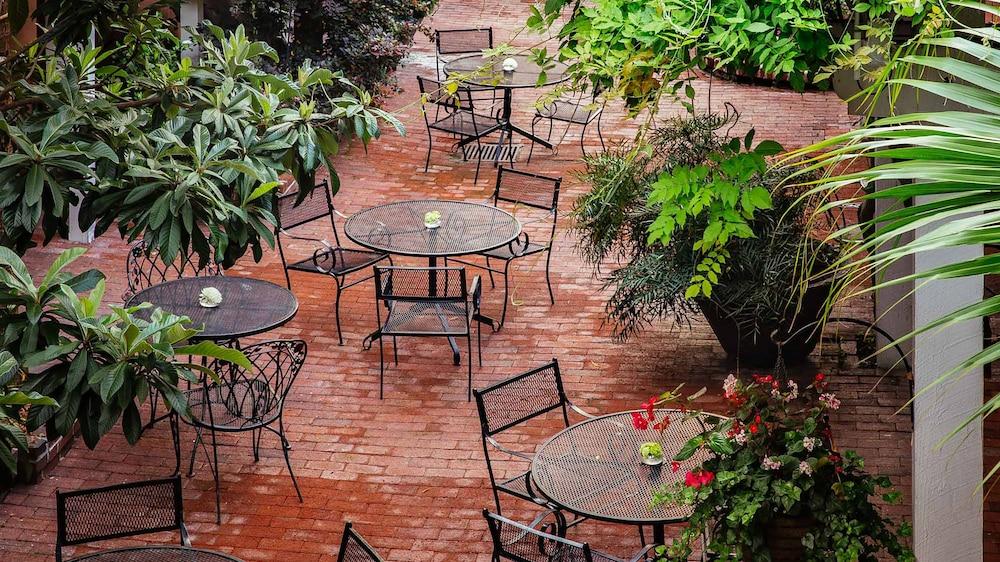 Elliott House Inn photo 38