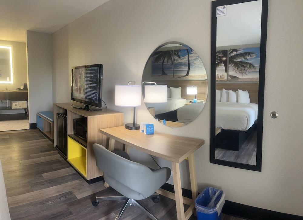 Days Inn by Wyndham Port Charlotte/Punta Gorda photo 58