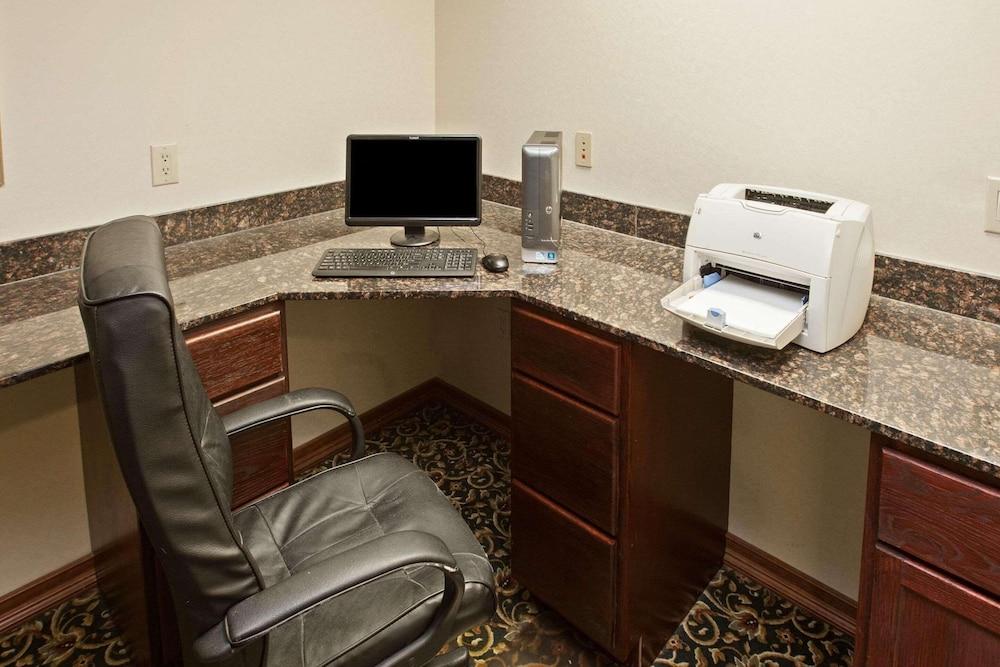 Country Inn & Suites by Radisson, Elkhart North photo 12