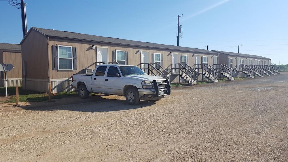 Cuero Oilfield Housing photo 4