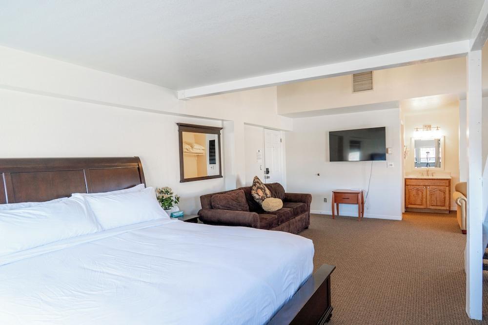 Road Creek Inn photo 3