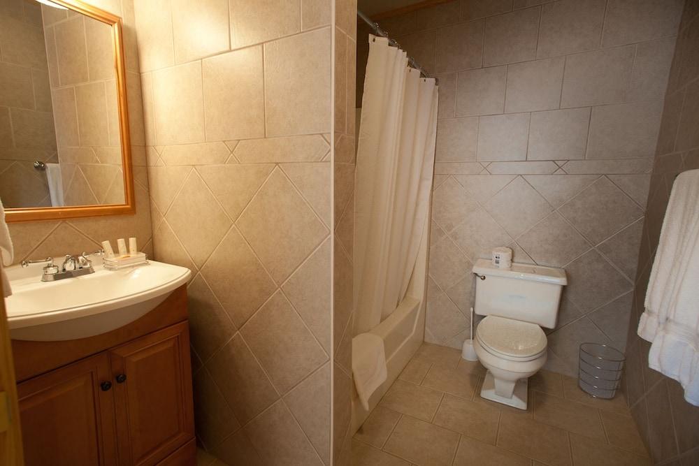 Blue Hill Lodge photo 17