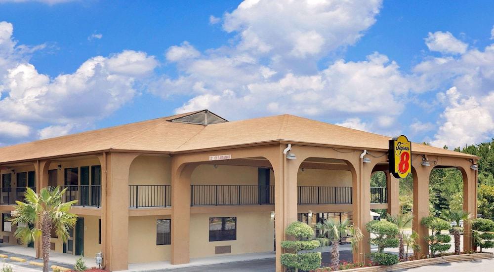 Super 8 by Wyndham Cartersville photo 1