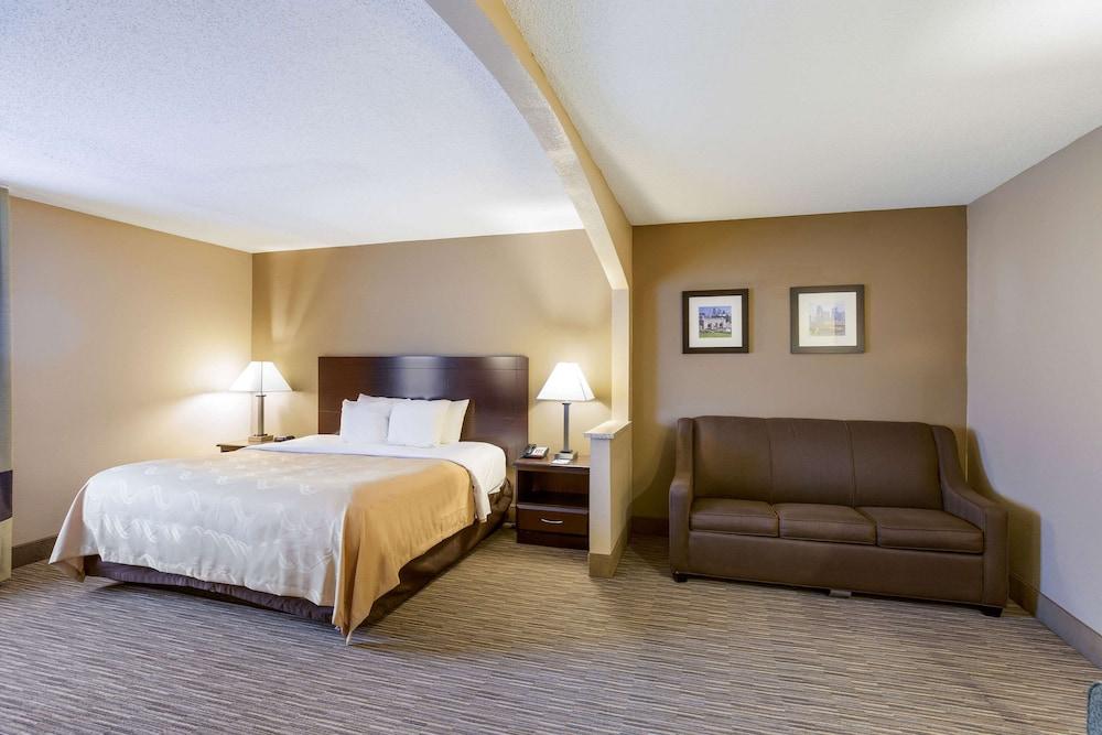 Quality Inn I-70 Near Kansas Speedway photo 23