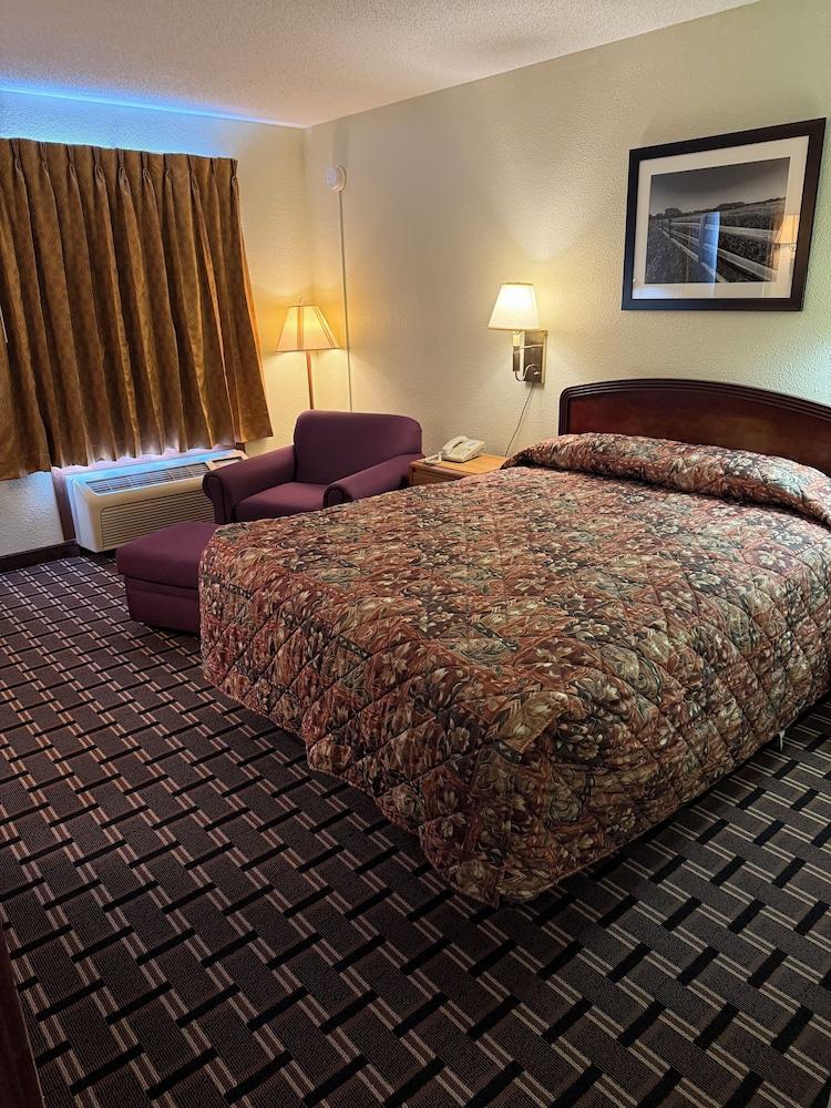 Peddlers Inn Motel photo 5