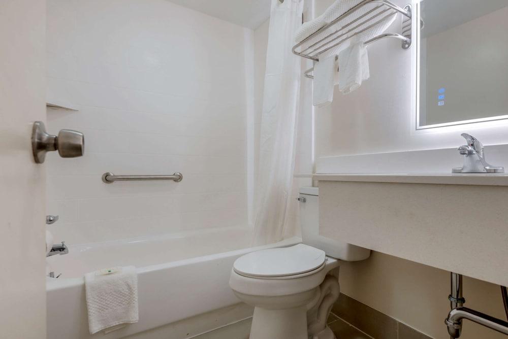Quality Inn & Suites New Hartford - Utica photo 20