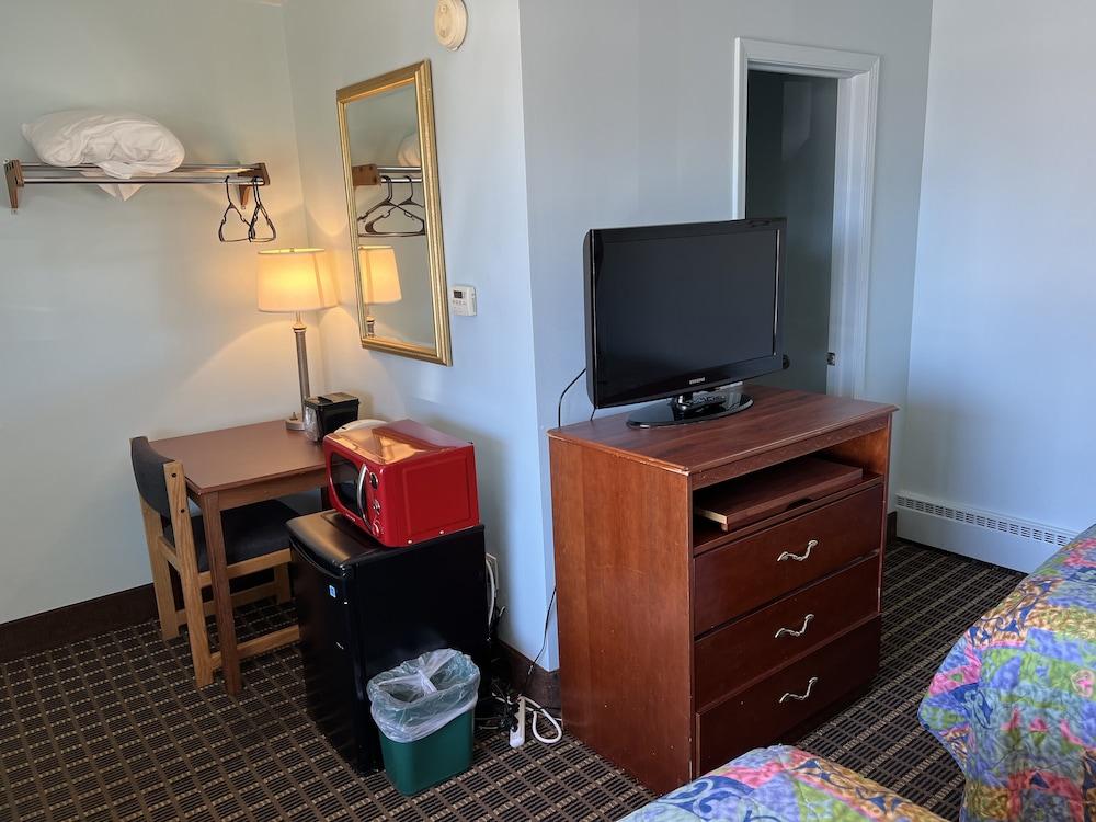 Crows Nest Inn Tawas photo 24