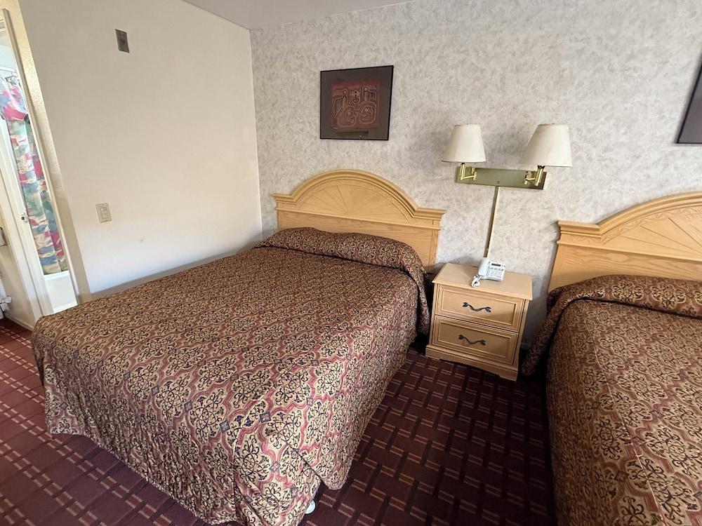 New Budget Inn photo 12