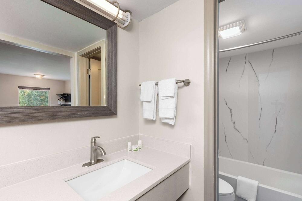 Baymont by Wyndham Dothan photo 26