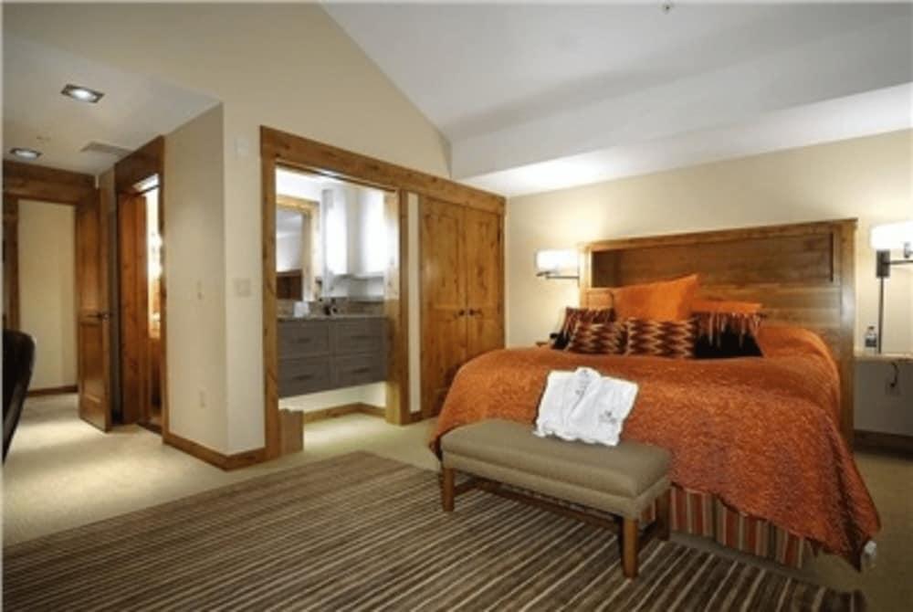 The Lodge at Mountaineer Square, A Vail Resorts Property photo 17