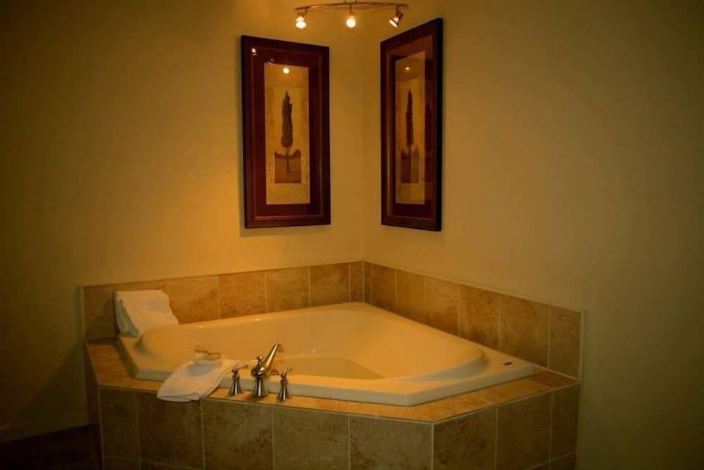 The Upper Pass Lodge at Magic Mountain photo 3