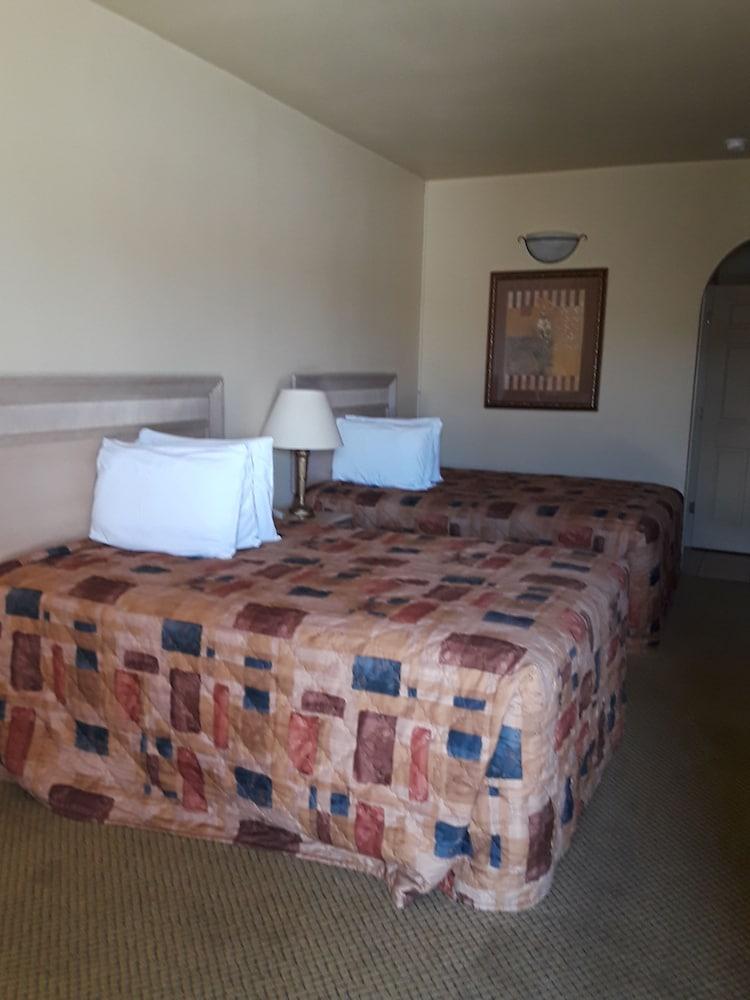 Sunbridge Inn & Suites photo 22