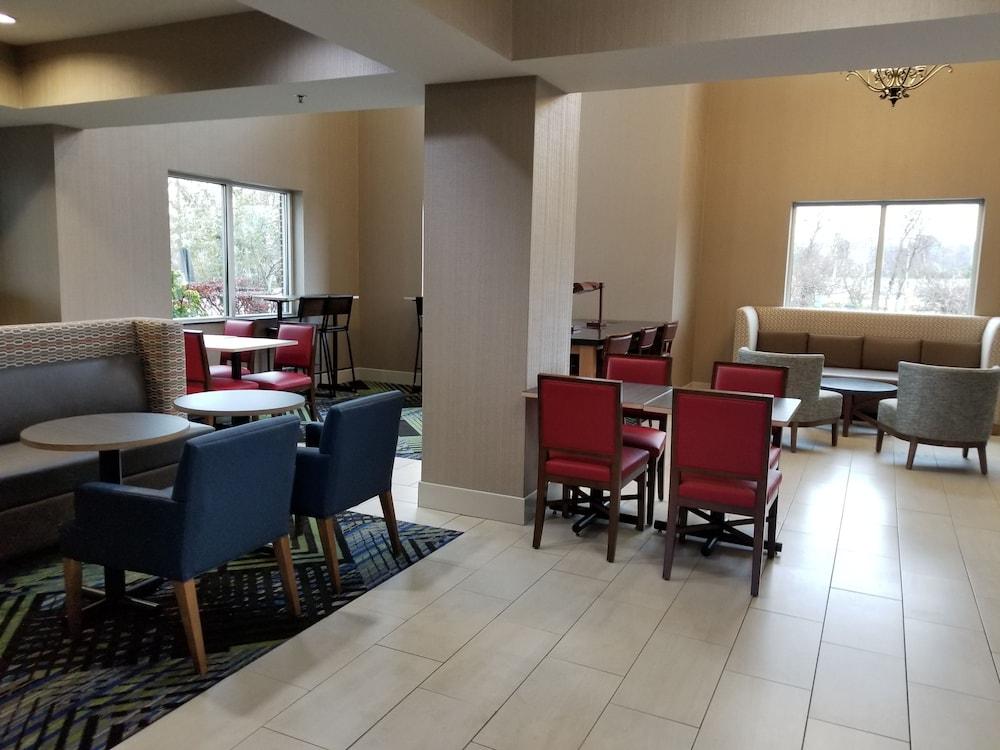 Holiday Inn Express Hotel & Suites Hillview by IHG photo 34